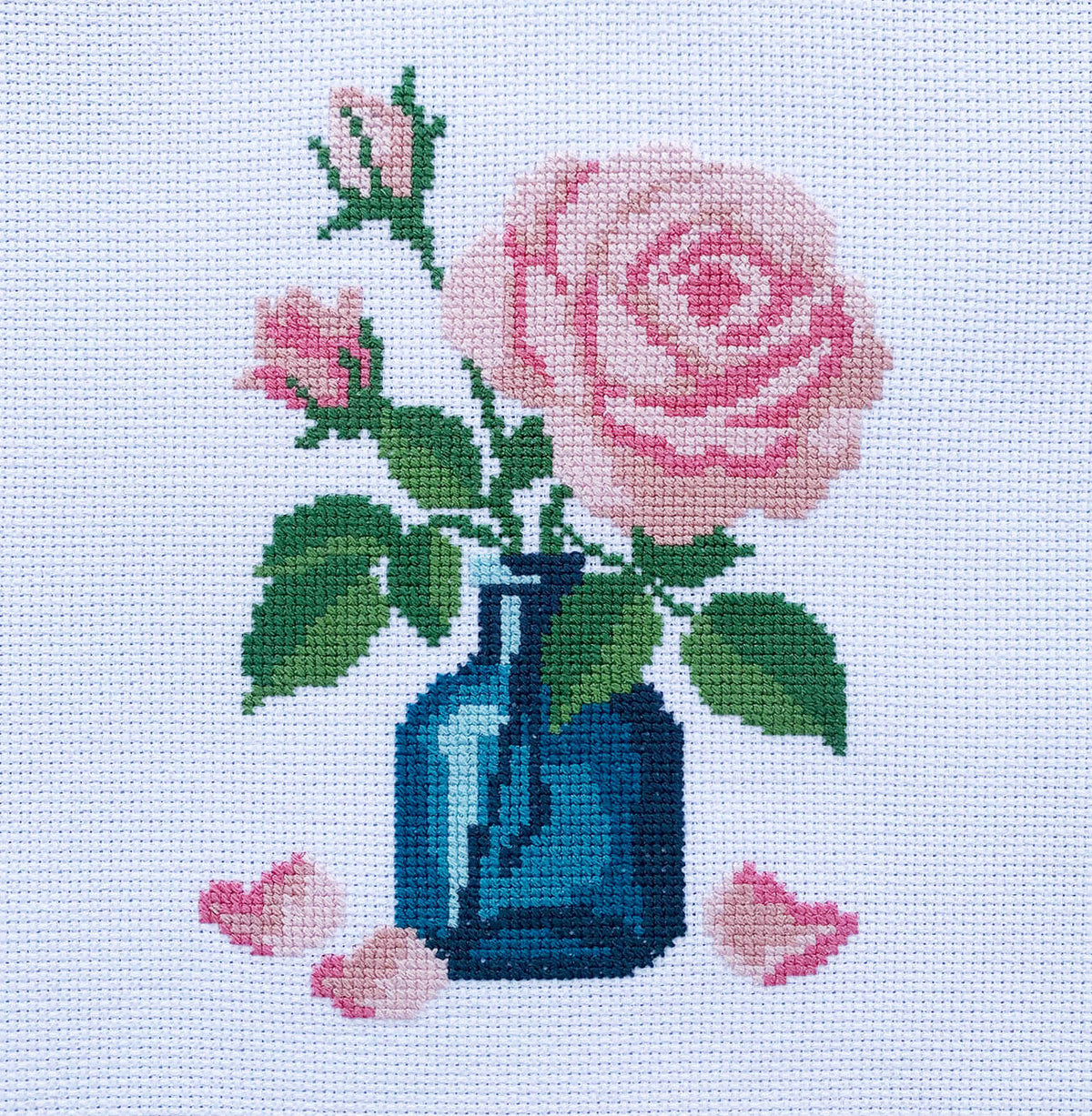 English Rose Counted Cross Stitch Kit - Main Design Pattern